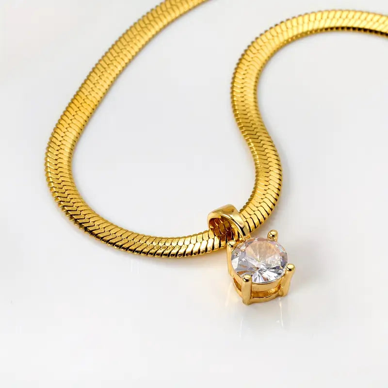 Colar com Pendente de Strass Elegante | Dourado